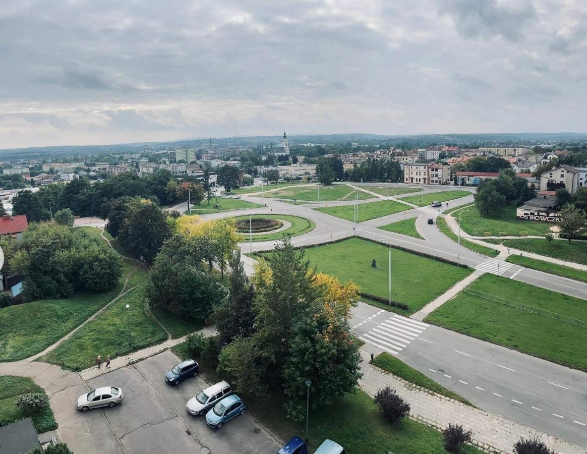 Mieszkanie W Centrum Miasta Ostrowiec Świętokrzyski Dış mekan fotoğraf